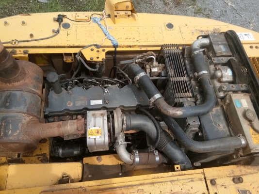 ต้องการขายด่วน ! BACKHOE KOMATSU PC 200-8