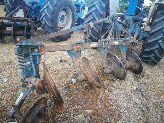 ฟร์อดครับ มี 2 คัน