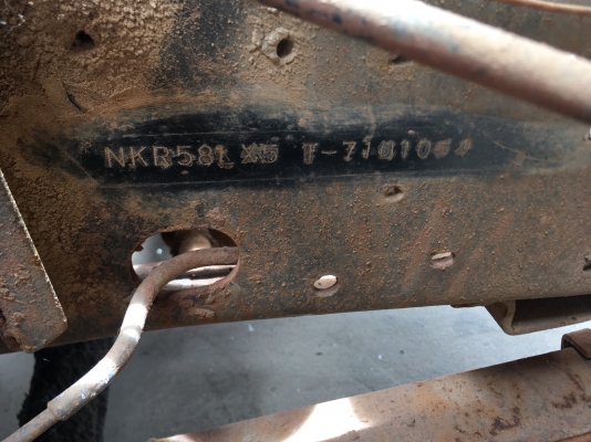 Isuzu NKR 110แรงดั้มดินห้างแท้ปี39 เล่มพร้อมโอน