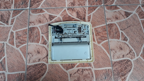 ไฟส่องแผนที่พร้อมกล่องแว่นตา Mazda