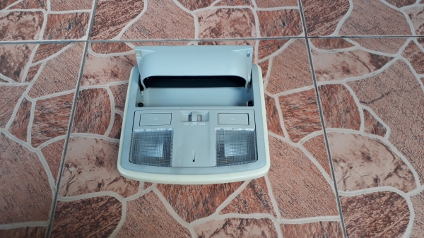 ไฟส่องแผนที่พร้อมกล่องแว่นตา Mazda