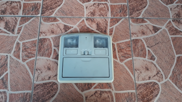 ไฟส่องแผนที่พร้อมกล่องแว่นตา Mazda