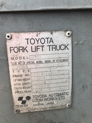 รถยกโตโยต้ารุ่น 6 น้ำหนักยก 2.5 ตัน เสาสูง 6 เมตร เครื่องดีเซล เกียร์ธรรมดา