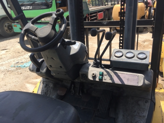 รถยกโคมัสสึรุ่น 16 น้ำหนักยก 3 ตัน เสาสูง 3 เมตร เครื่องดีเซล เกียร์ออโต้