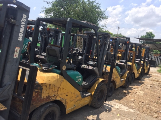 รถยกโคมัสสึรุ่น 16 น้ำหนักยก 3 ตัน เสาสูง 3 เมตร เครื่องดีเซล เกียร์ออโต้