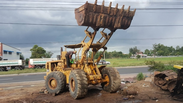 ขาย 600,000 รถตักล้อยาง CAT 966 เครื่อง เกียร์ดี ยางสวย เอวแน่น รถพร้อมใช้ เอกสารหนังสือสัญญาซื้อขาย รถอยู่ บุรีรัมย์ 090-772-3710 090-772-3708