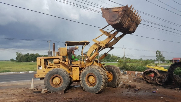 ขาย 600,000 รถตักล้อยาง CAT 966 เครื่อง เกียร์ดี ยางสวย เอวแน่น รถพร้อมใช้ เอกสารหนังสือสัญญาซื้อขาย รถอยู่ บุรีรัมย์ 090-772-3710 090-772-3708