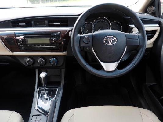 NEW ALTIS 1.6G TOP ปี2015แท้ รถมือเดียว ไมล์น้อย สภาพดี