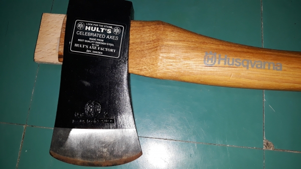 ขายขวานตราเสือขนาด2ปอน ด้ามไม้HICGORY MADE IN SWEDEN. ขายขวานตราเสือขนาด2ปอน ด้ามไม้HICGORY MADE IN SWEDEN.