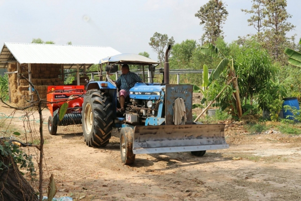 AT 6610 90 แรงม้า เฉพาะตัวรถ 430,000 รถปี 2006 5,xxx ชั่วโมง เอาไปลุยงานได้เลย รับรองคุ้ม สภาพรถสวยมาก อยู่อำนาจเจริญ