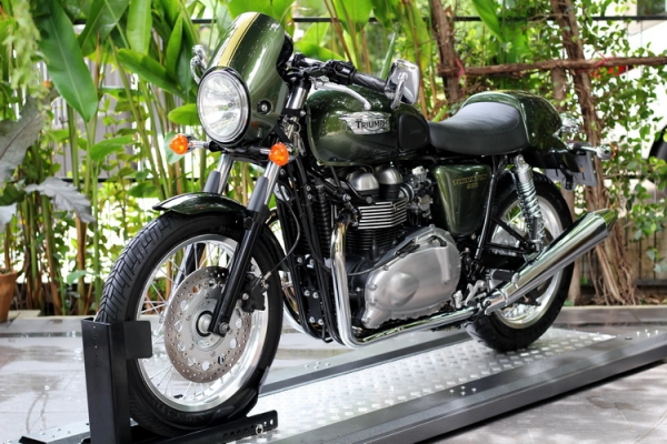 Triumph Thruxton900 ปี 2016 รถสวยของครบ 2000KM.