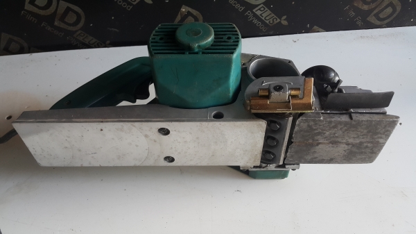 กบไฟฟ้า makita 1100 แท้ กบไฟฟ้า makita 1100 แท้