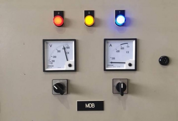 ขายตู้ Mdb Main breaker Schneider 630A NSX630N breaker ย่อย 13 ตัว 200A-2 100A-2 80A-3 60A-5 30A-1 พร้อม cap bank Ducati 20kvar X 6step สภาพดีพร้อมใช้งาน K.Pipat Mobile:098-2641749