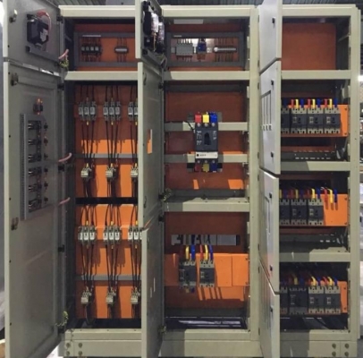 ขายตู้ Mdb Main breaker Schneider 630A NSX630N breaker ย่อย 13 ตัว 200A-2 100A-2 80A-3 60A-5 30A-1 พร้อม cap bank Ducati 20kvar X 6step สภาพดีพร้อมใช้งาน K.Pipat Mobile:098-2641749