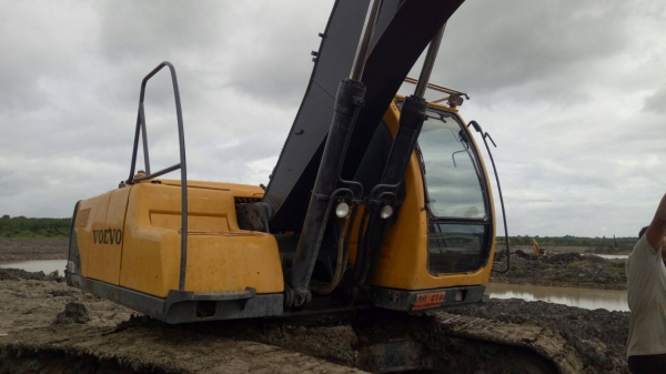 มี VDO ให้ชม.รถแบคโฮ VOLVO EC210LC ราคา 750000