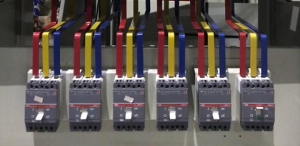 ขายตู้ MCCB Main breaker Abb 630A SACE S6N breaker ย่อยของ Abb 6 ตัว Pipat 098-2641749