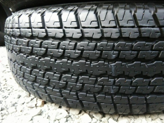 ขายยาง 255/65R17 บริดจสโตน ปี17 ดอกยางหนานิ่มสวยสดไม่ร้าวไม่กินข้างไม่ปะ ชุดละ 6500 บาท พร้อมใส่ ถ่ว