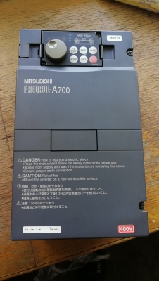ขายอินเวอร์เตอร์ปรับรอบมอเตอร์ไฟเข้า380vออก3เฟสขนาด3แรง รุ่น A700  สนใจทักมาได้นะครับ ID. rang.559