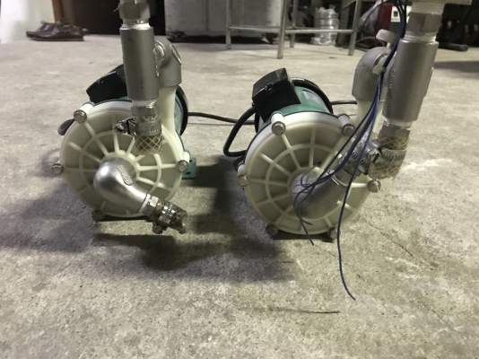 ขายปั๊มเคมี Iwata magnet pump 65W 220V ไฟบ้าน สภาพสวย พร้อมใช้งาน แถมวาล์วไฟฟ้าติดไปให้ด้วยครับ มี 2ตัว ราคาตัวละ 1,800 บาท