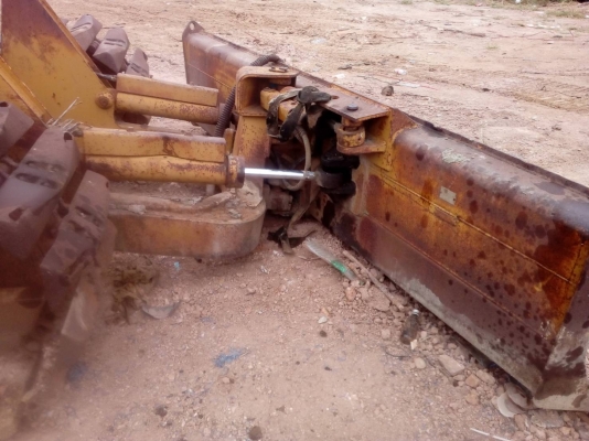 ขายช่วงล่าง รถแทรกเตอร์ CAT-D-3-B โซ่ 1 คุ่ เฟรมล่างพร้อมลอนเลอร์ ใบมีดพร้อมตัวยุ กระบอก ขายถูกๆครับ