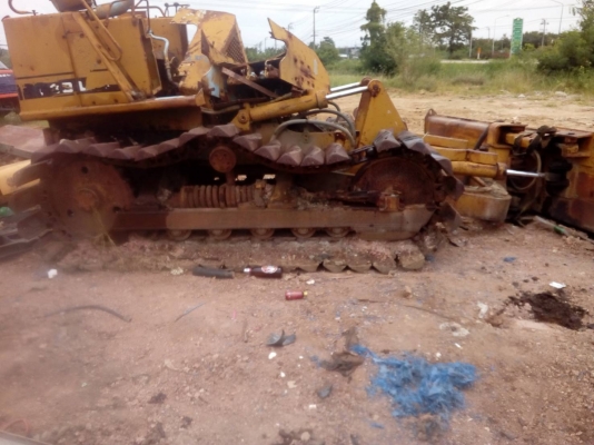 ขายช่วงล่าง รถแทรกเตอร์ CAT-D-3-B โซ่ 1 คุ่ เฟรมล่างพร้อมลอนเลอร์ ใบมีดพร้อมตัวยุ กระบอก ขายถูกๆครับ