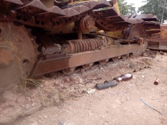 ขายช่วงล่าง รถแทรกเตอร์ CAT-D-3-B โซ่ 1 คุ่ เฟรมล่างพร้อมลอนเลอร์ ใบมีดพร้อมตัวยุ กระบอก ขายถูกๆครับ