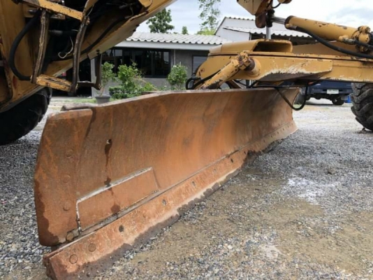 ขาย 850,000 รถเกรด GALION 850B ทำงาน 13,xxx ชม. สภาพสวยกิปพร้อมใช้ เครื่องดี เกียร์แรง (เปลี่ยน ใบมีด 14 ฟุต) ระบบไฮโดลิกพร้อม. เอกสารเล่มทะเบียน รถอยู่  นครปฐม 090-772-3710 090-772-3708