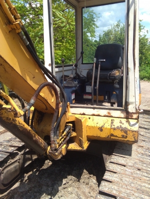 ด่วนขายลดราคาพร้อมใช้ครับแบคโฮ pc 40 รุ่น 6 komatsu