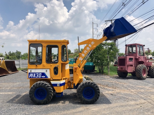 ขายรถตัก KOMATSU WA30-2 เครื่อง3 สูบ ระบบเลี้ยวเอวอ่อน 1500 ชม สมบูรณ์พร้อมใช้ครับ FROM JAPAN ติดต่อ 063-9316985 ID LINE : 0639316985
