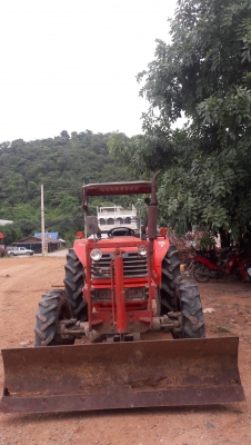 ขายรถแทรกเตอร์มือสอง ขายรถแทรกเตอร์มือสอง