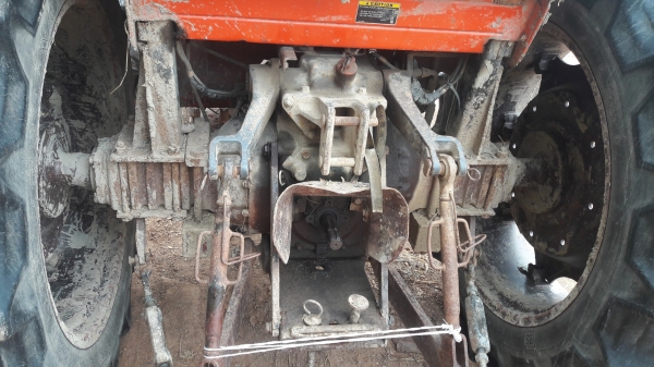 ขายรถแทรกเตอร์มือสอง ขายรถแทรกเตอร์มือสอง