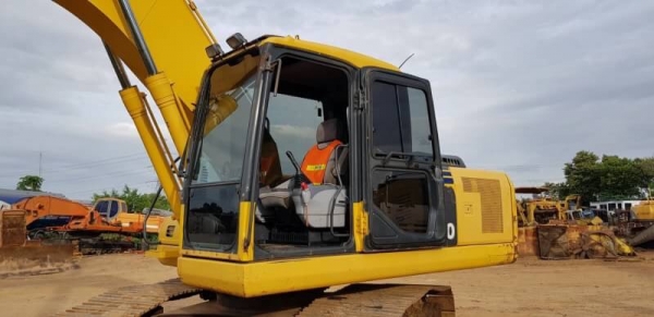 ขายด่วน!! Komatsu PC200-7 สภาพนางฟ้า ขายด่วน!! Komatsu PC200-7 สภาพนางฟ้า