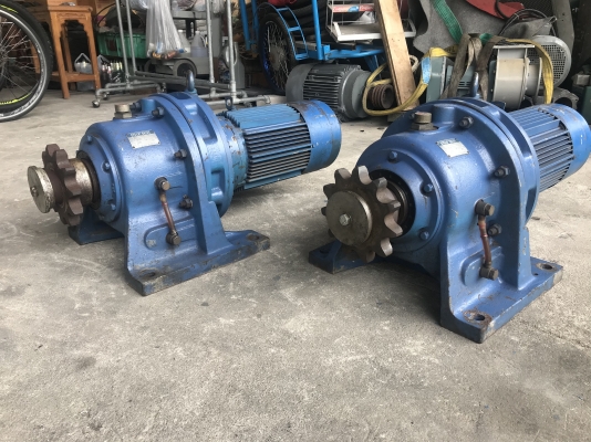 ( เหลือ 1ตัวครับ )ขายมอเตอร์เกียร์ Cycro drive Sumitomo 3HP. 380V มีระบบเบรคในตัว อัตราทด 1:273 เพลาออกประมาณ 5.3รอบต่อนาที รอบช้าแรงบิดเยอะ สภาพสวย พร้อมใช้งาน มี 2ตัวครับ ราคาตัวละ 19,000 บาท