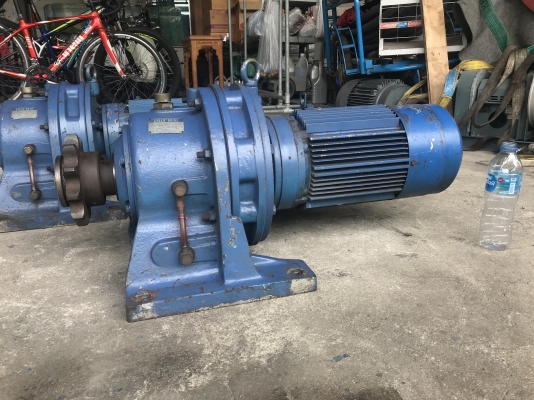 ( เหลือ 1ตัวครับ )ขายมอเตอร์เกียร์ Cycro drive Sumitomo 3HP. 380V มีระบบเบรคในตัว อัตราทด 1:273 เพลาออกประมาณ 5.3รอบต่อนาที รอบช้าแรงบิดเยอะ สภาพสวย พร้อมใช้งาน มี 2ตัวครับ ราคาตัวละ 19,000 บาท ( เหลือ 1ตัวครับ )ขายมอเตอร์เกียร์ Cycro drive Sumitomo 3HP. 380V มีระบบเบรคในตัว อัตราทด 1:273 เพลาออกประมาณ 5.3รอบต่อนาที รอบช้าแรงบิดเยอะ สภาพสวย พร้อมใช้งาน มี 2ตัวครับ ราคาตัวละ 19,000 บาท