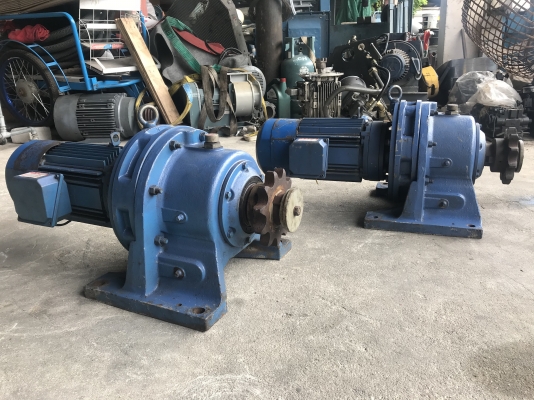 ( เหลือ 1ตัวครับ )ขายมอเตอร์เกียร์ Cycro drive Sumitomo 3HP. 380V มีระบบเบรคในตัว อัตราทด 1:273 เพลาออกประมาณ 5.3รอบต่อนาที รอบช้าแรงบิดเยอะ สภาพสวย พร้อมใช้งาน มี 2ตัวครับ ราคาตัวละ 19,000 บาท ( เหลือ 1ตัวครับ )ขายมอเตอร์เกียร์ Cycro drive Sumitomo 3HP. 380V มีระบบเบรคในตัว อัตราทด 1:273 เพลาออกประมาณ 5.3รอบต่อนาที รอบช้าแรงบิดเยอะ สภาพสวย พร้อมใช้งาน มี 2ตัวครับ ราคาตัวละ 19,000 บาท