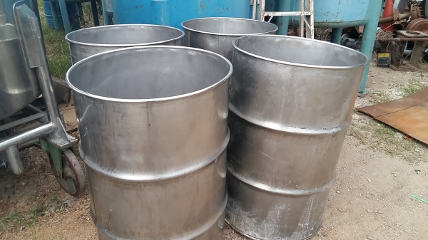 ขายค่ะ ถังสแตนเลส 200ลิตร มือสอง สภาพสวยมาก พร้อมใช้ค่ะ