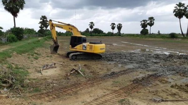 ขาย 980,000 KOMATSU pc 200-7 รถมือเดียวป้ายแดง สีเดิมทั้งคัน เครื่องดี ปั๊มแรง เอวแน่น  ไฟฟ้าครบ รถสวยสภาพพร้อมใช้ เอกสารเล่มทะเบียน รถอยู่ นครปฐม 064-191-1112