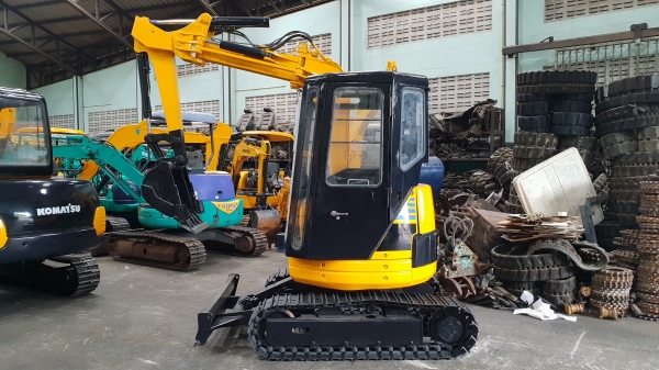 ขาย รถขุด KOMATSU รุ่น PC28UU-2E มือสองญี่ปุ่น แทรกเหล็ก สลัก บูทเอวแน่น 100\% หัวเก๋ง คอนโทรลสั้น ทำงานไว สวยพร้อมใช้งาน มือถือ 0818753444  สอบถามเพิ่มเติมได้ที่ http://line.me/ti/p/mFkzr50JV