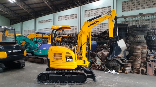 ขาย รถขุด KOMATSU รุ่น PC30FR มือสองญี่ปุ่น แทรกเหล็ก สลัก บูทเอวแน่น 100\% หัวเก๋ง คอนโทรลสั้น ทำงานไว สวยพร้อมใช้งาน มือถือ 0818753444  สอบถามเพิ่มเติมได้ที่ http://line.me/ti/p/mFkzr50JV