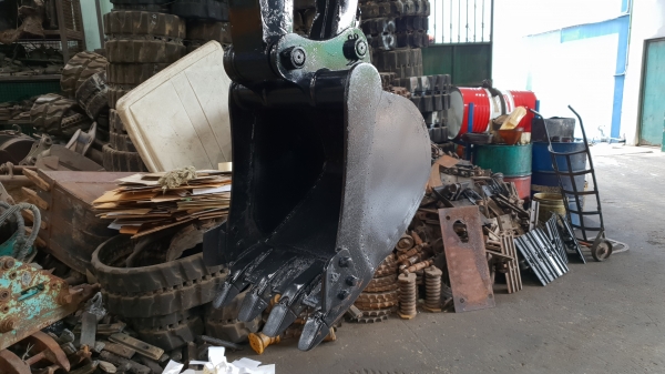 ขาย รถขุด KOMATSU รุ่น PC30FR มือสองญี่ปุ่น แทรกเหล็ก สลัก บูทเอวแน่น 100\% หัวเก๋ง คอนโทรลสั้น ทำงานไว สวยพร้อมใช้งาน มือถือ 0818753444  สอบถามเพิ่มเติมได้ที่ http://line.me/ti/p/mFkzr50JV