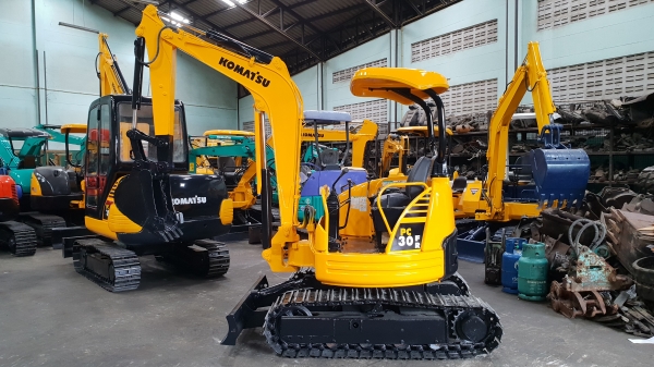 ขาย รถขุด KOMATSU รุ่น PC30FR มือสองญี่ปุ่น แทรกเหล็ก สลัก บูทเอวแน่น 100\% หัวเก๋ง คอนโทรลสั้น ทำงานไว สวยพร้อมใช้งาน มือถือ 0818753444  สอบถามเพิ่มเติมได้ที่ http://line.me/ti/p/mFkzr50JV