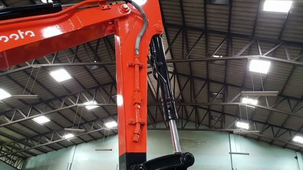 ขาย รถขุด KUBOTA รุ่น U35  มือสองญี่ปุ่น แทรกเหล็ก สลัก บูทเอวแน่น 100\%  คอนโทรลสั้น ทำงานไว สวยพร้อมใช้งาน มือถือ 0818753444  สอบถามเพิ่มเติมได้ที่ http://line.me/ti/p/mFkzr50JV