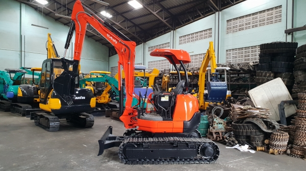ขาย รถขุด KUBOTA รุ่น U35  มือสองญี่ปุ่น แทรกเหล็ก สลัก บูทเอวแน่น 100\%  คอนโทรลสั้น ทำงานไว สวยพร้อมใช้งาน มือถือ 0818753444  สอบถามเพิ่มเติมได้ที่ http://line.me/ti/p/mFkzr50JV