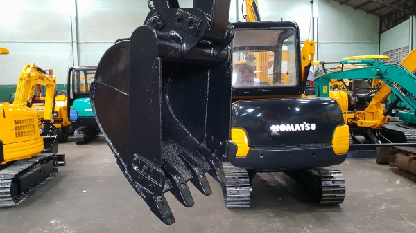 ขาย รถขุด KUBOTA รุ่น U35  มือสองญี่ปุ่น แทรกเหล็ก สลัก บูทเอวแน่น 100\%  คอนโทรลสั้น ทำงานไว สวยพร้อมใช้งาน มือถือ 0818753444  สอบถามเพิ่มเติมได้ที่ http://line.me/ti/p/mFkzr50JV