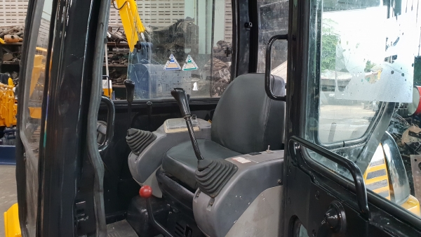 ขาย รถขุด KOMATSUรุ่น PC30-7-มือสองญี่ปุ่น แทรกเหล็ก สลัก บูทเอวแน่น 100\% ปั้มนิ้ว คอนโทรลสั้น ทำงานไว หัวเก๋ง สวยพร้อมใช้งาน มือถือ 0818753444  สอบถามเพิ่มเติมได้ที่ http://line.me/ti/p/mFkzr50JV