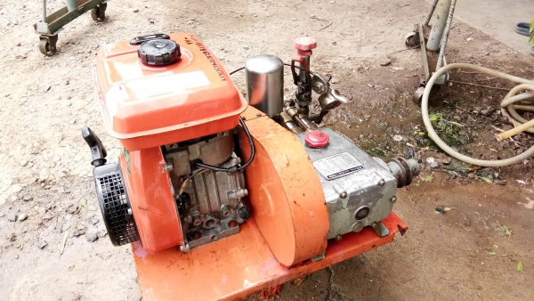 ขายปั้มฉีดยาพร้อมเครื่องปั้ม1นิ้วเครื่องมิตซู5แรงเก่ายี่ปุ่น.พร้อมใช้.ครับ