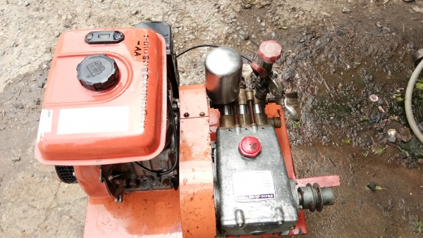 ขายปั้มฉีดยาพร้อมเครื่องปั้ม1นิ้วเครื่องมิตซู5แรงเก่ายี่ปุ่น.พร้อมใช้.ครับ