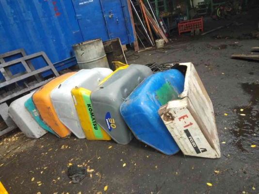 +++ ขายฝากระโปรงโฟล์คลิฟท์ ฝาละ 3,500 บาทครับ