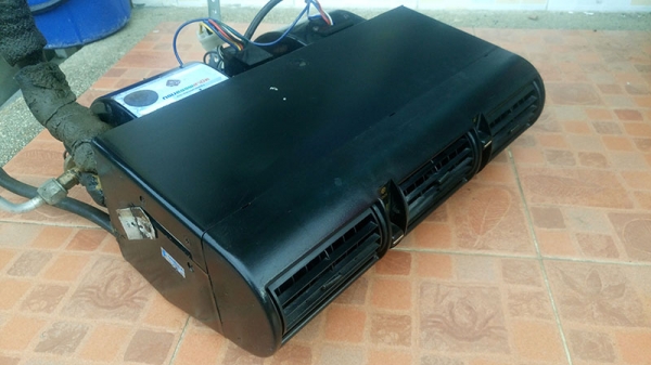 ขายตู้แอร์แขวนฟอมูล่าหน้าปรับได้แบบสามช่อง