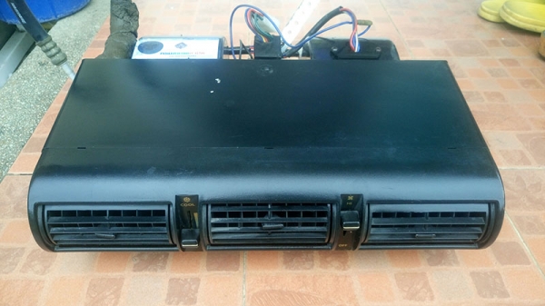 ขายตู้แอร์แขวนฟอมูล่าหน้าปรับได้แบบสามช่อง